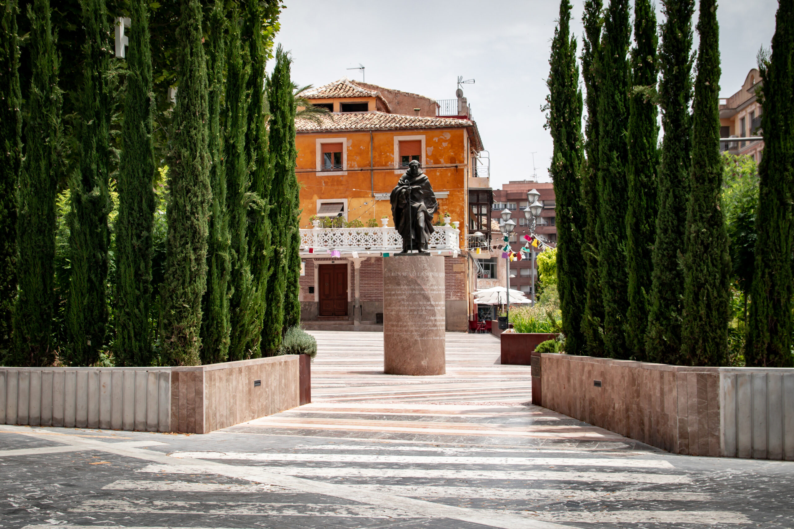 Estatua a San Juan de la Cruz